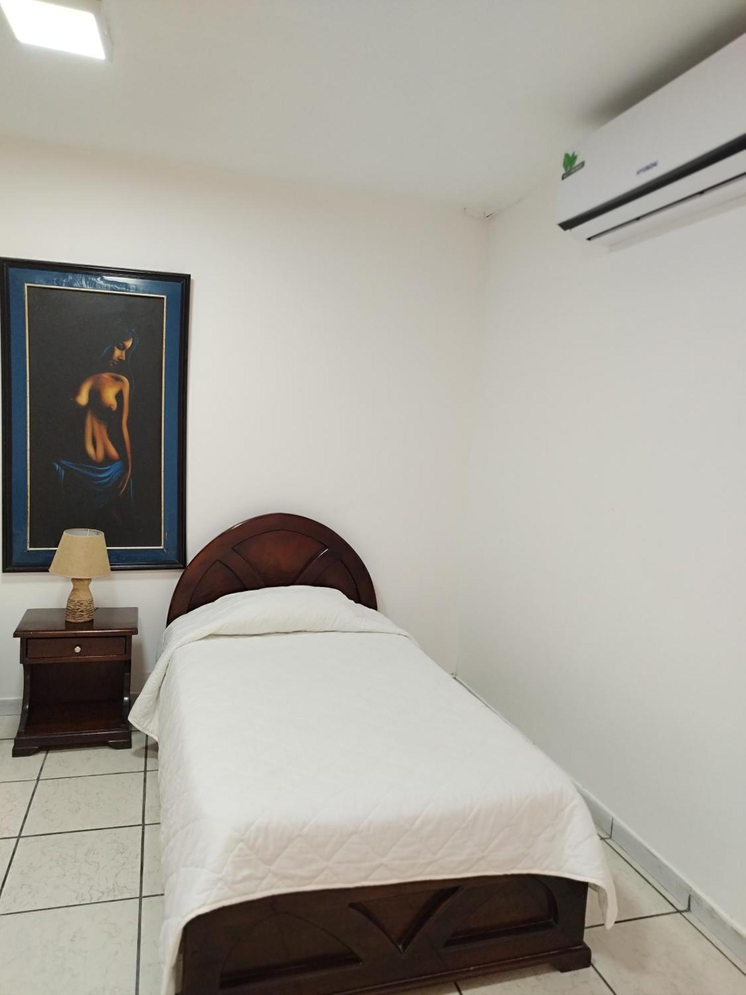 Hotel Puerta Del Sol Santo Domingo de los Colorados Eksteriør bilde