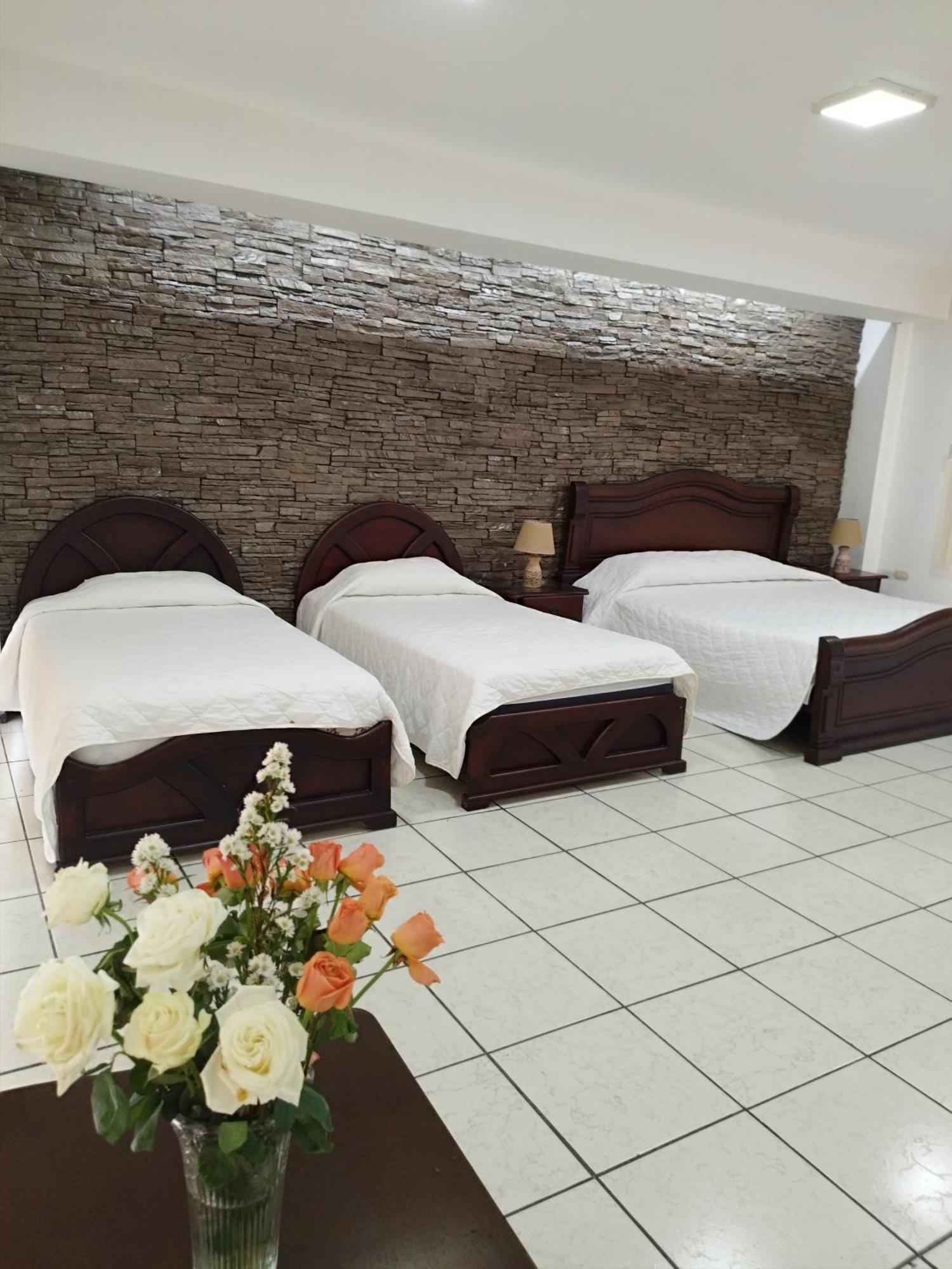 Hotel Puerta Del Sol Santo Domingo de los Colorados Eksteriør bilde
