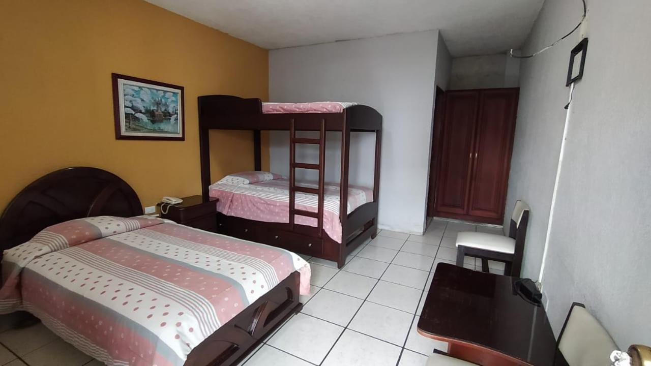 Hotel Puerta Del Sol Santo Domingo de los Colorados Eksteriør bilde