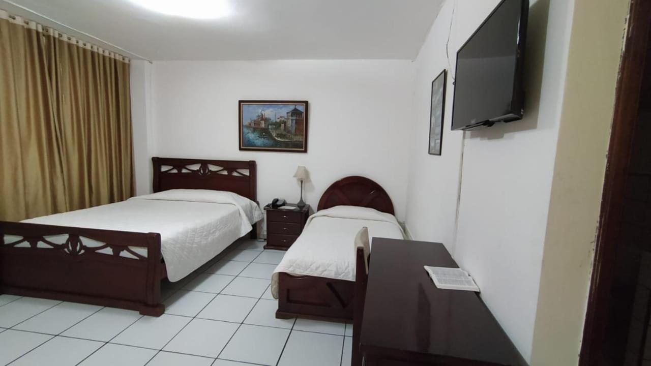 Hotel Puerta Del Sol Santo Domingo de los Colorados Eksteriør bilde