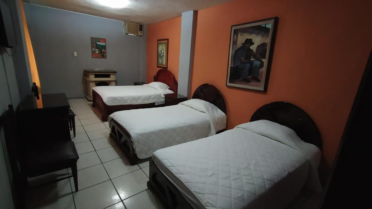 Hotel Puerta Del Sol Santo Domingo de los Colorados Eksteriør bilde